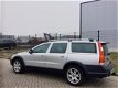 Volvo XC70 - 2.5 T Momentum | Leder | Xenon | Navigatie | Trekhaak - 1 - Thumbnail