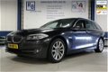 BMW 5-serie Touring - 523i High Executive F1 + Leer + Auto + Chrome + Xenon + Grote Navi - 1 - Thumbnail