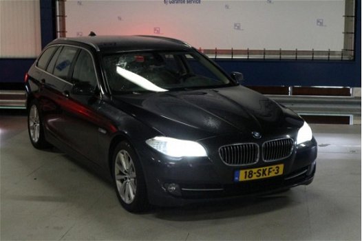 BMW 5-serie Touring - 523i High Executive F1 + Leer + Auto + Chrome + Xenon + Grote Navi - 1