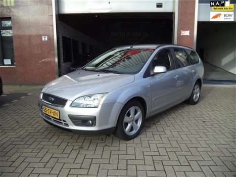 Ford Focus Wagon - 2.0-16V Titanium CLIMA PDC STOELVOERW. Leder NL-Auto - 1