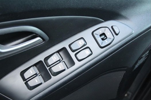 Hyundai ix35 - 2.0 CRDi HP 4WD i-Catcher Panoramadak | Leer | Navigatie | Stoelverw | Trekhaak - 1