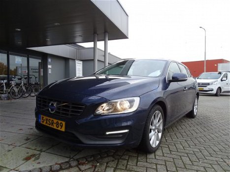 Volvo V60 - D2 Aut. Momentum BPC / Scandinavian / Schuifdak Oncall / Standkachel / Navi - 1