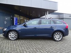 Volvo V60 - D2 Aut. Momentum BPC / Scandinavian / Schuifdak Oncall / Standkachel / Navi