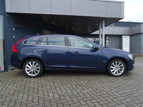 Volvo V60 - D2 Aut. Momentum BPC / Scandinavian / Schuifdak Oncall / Standkachel / Navi - 1