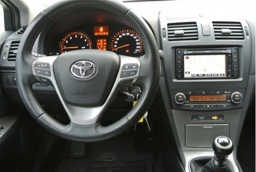 Toyota Avensis Wagon - 1.8 16V VVT-I Dynamic Navigatie - 1