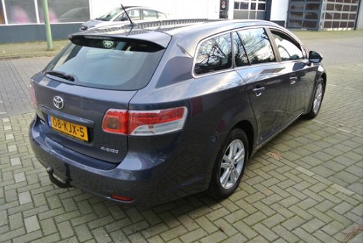 Toyota Avensis Wagon - 1.8 16V VVT-I Dynamic Navigatie - 1