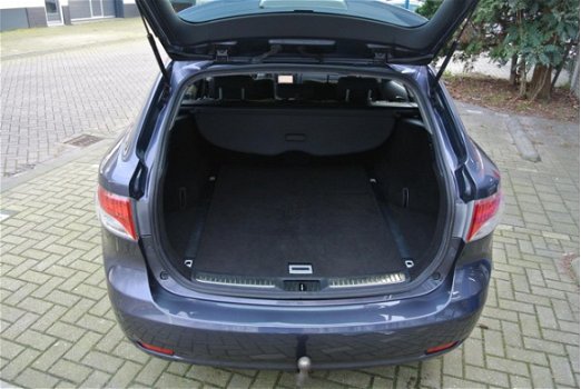 Toyota Avensis Wagon - 1.8 16V VVT-I Dynamic Navigatie - 1