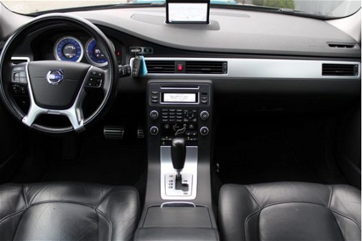 Volvo V70 - 2.0 T Automaat R-Edition / Trekhaak / Camera / Rear Seat Entertainment - 1