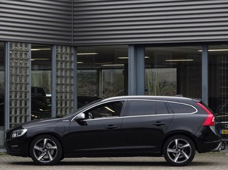 Volvo V60 - D6 PLUG-IN HYBRID R-DESIGN XENON NAVI TREKHAAK [EXCL BTW] - 1