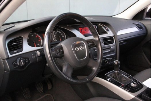 Audi A4 Avant - 2.0 TDI Pro Line Business Navigatie/Parkeersensor/18