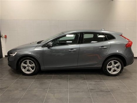 Volvo V40 - 2.0 T2 Kinetic Navi, Pdc, A Camera V stoelen - 1