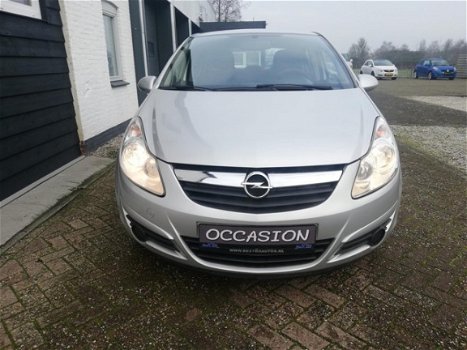 Opel Corsa - 5 deurs 1.2 16v EDITION cruise control airco LEUKE AUTO MET nwe apk + grote beurt - 1