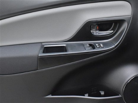 Toyota Yaris - 1.0 VVT-i Connect | Nieuw | Apple Carplay - 1