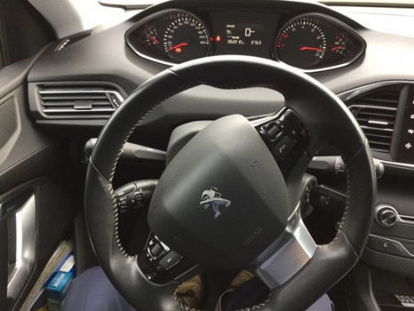 Peugeot 308 - 1.2 130pk Style | Panoramadak | Navigatie | Parkeersensoren | Lm velgen | - 1