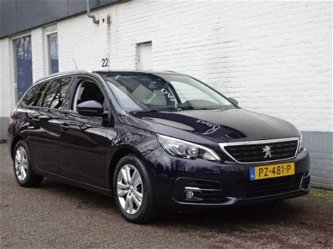 Peugeot 308 - 1.2 PureTech 110pk Blue Lease Executive Trekhaak Navigatie Panoramadak - 1