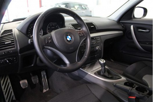 BMW 1-serie - 118i Business Line climate control / 5-deurs - 1