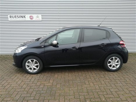 Peugeot 208 - 1.2 PureTech 82PK 5D Style Pack / Navi/ Climate/ Trekhaak/ RUESINK OUTLETPRIJS - 1