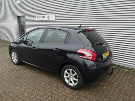 Peugeot 208 - 1.2 PureTech 82PK 5D Style Pack / Navi/ Climate/ Trekhaak/ RUESINK OUTLETPRIJS - 1