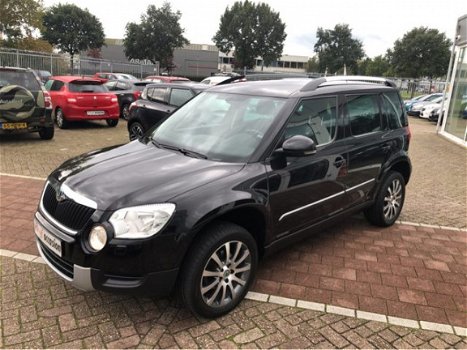 Skoda Yeti - 1.2 TSI Adventure navigatie + lock, cruise control, climatronic, pdc achter, hoge insta - 1