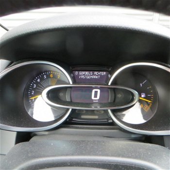 Renault Clio - 0.9 TCe Expression .5 deurs. Verkeerd in werkelijke nieuwstaat. o.a. Navigatie en Air - 1