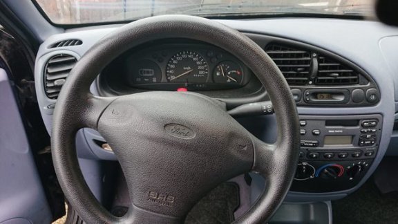 Ford Fiesta - 1.3 Techno Zeer weinig kilometers - 1