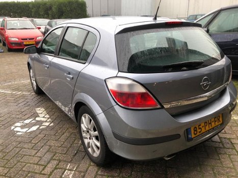 Opel Astra - 1.8 Sport 5-deurs electrische ramen+spiegels lm-velgen cruise controle trekhaak 109dzkm - 1