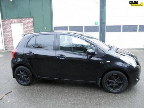 Toyota Yaris - 1.4 D-4D Sol Airco, Navigatie, Nieuwe Apk - 1