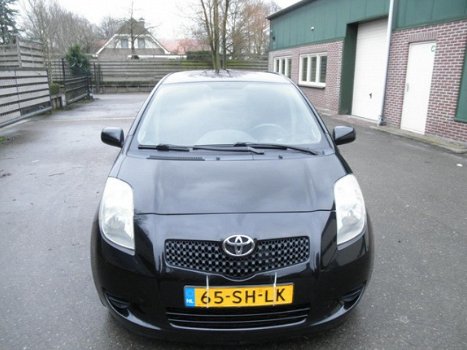 Toyota Yaris - 1.4 D-4D Sol Airco, Navigatie, Nieuwe Apk - 1