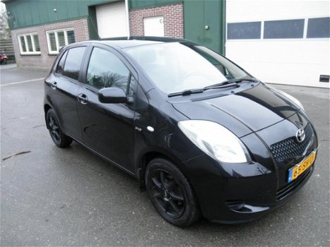 Toyota Yaris - 1.4 D-4D Sol Airco, Navigatie, Nieuwe Apk - 1