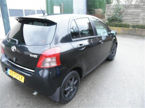 Toyota Yaris - 1.4 D-4D Sol Airco, Navigatie, Nieuwe Apk - 1