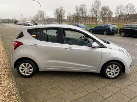 Hyundai i10 - 1.0i i-Motion Comfort | Climate control | Cruise control | | - 1