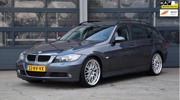 BMW 3-serie Touring - 320d Dynamic Executive * LEER * NAVIGATIE * AUTOMAAT * SPORTSTOELEN * XENON - 1