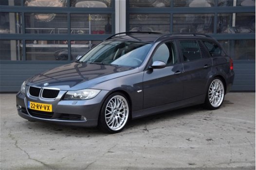 BMW 3-serie Touring - 320d Dynamic Executive * LEER * NAVIGATIE * AUTOMAAT * SPORTSTOELEN * XENON - 1