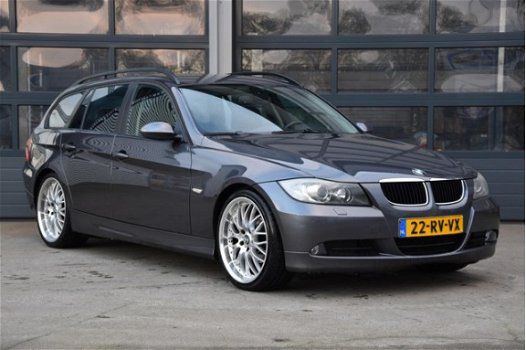 BMW 3-serie Touring - 320d Dynamic Executive * LEER * NAVIGATIE * AUTOMAAT * SPORTSTOELEN * XENON - 1