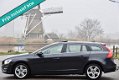 Volvo V60 - 2.4 D6 AWD Plug-In Hybrid R-Design BTW/ Dealer auto - 1 - Thumbnail