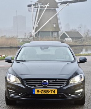 Volvo V60 - 2.4 D6 AWD Plug-In Hybrid R-Design BTW/ Dealer auto - 1