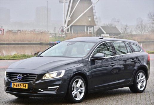 Volvo V60 - 2.4 D6 AWD Plug-In Hybrid R-Design BTW/ Dealer auto - 1