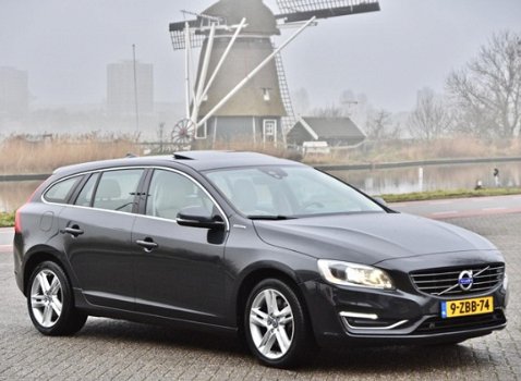 Volvo V60 - 2.4 D6 AWD Plug-In Hybrid R-Design BTW/ Dealer auto - 1