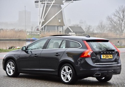 Volvo V60 - 2.4 D6 AWD Plug-In Hybrid R-Design BTW/ Dealer auto - 1