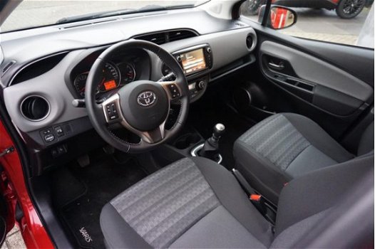 Toyota Yaris - 1.3 VVT-i Trend Trekhaak, Navigatie, spatlappen - 1