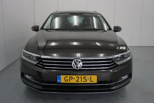 Volkswagen Passat Variant - 1.6 TDI Business Edition R | Navigatie | Parkeersensoren | Trekhaak | - 1