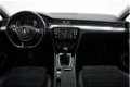 Volkswagen Passat Variant - 1.6 TDI Business Edition R | Navigatie | Parkeersensoren | Trekhaak | - 1 - Thumbnail