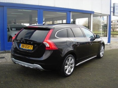 Volvo V60 - 2.4 D5 SUMMUM, AUT, LEDER, SCHUIFD, 18INCH, XENON NW ST - 1