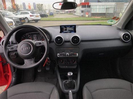 Audi A1 Sportback - 1.0 TFSI Adrenalin S-Line , Cruise, Parkeersensoren, Navi, 17