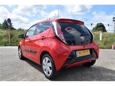 Toyota Aygo - 1.0 VVT-i x-play Navi/Parkeercamera - 1