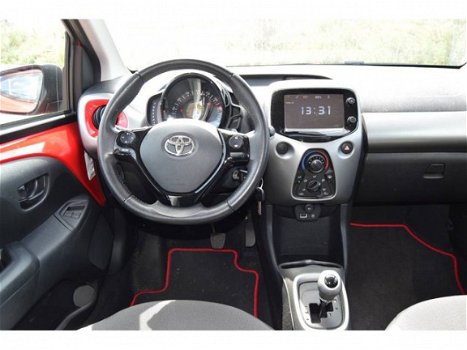 Toyota Aygo - 1.0 VVT-i x-play Navi/Parkeercamera - 1