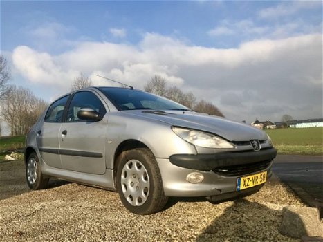 Peugeot 206 - 1.4 Gentry, BJ 2000, Weinig km, APK Jan 2021, NAP - 1