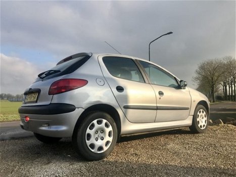 Peugeot 206 - 1.4 Gentry, BJ 2000, Weinig km, APK Jan 2021, NAP - 1