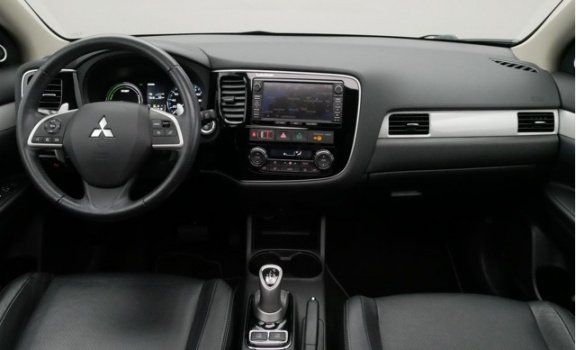 Mitsubishi Outlander - PHEV Instyle X-Line, Automaat, Leder, Navigatie, Schuif/Kanteldak, Xenon - 1
