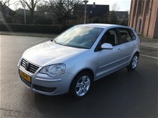 Volkswagen Polo - 1.4-16V Optive 5 DEURS/AIRCO ZEER NETTE AUTO